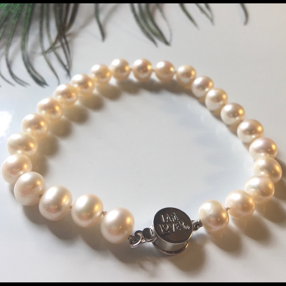 Helzberg Diamonds pearl bracelet / 8 inches